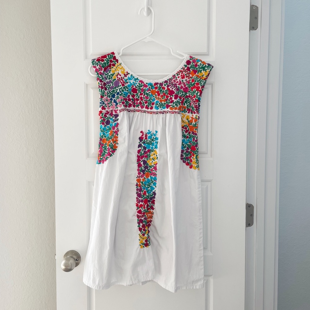 SANTA MARGUERITE MEXICAN EMBROIDERED DRESS